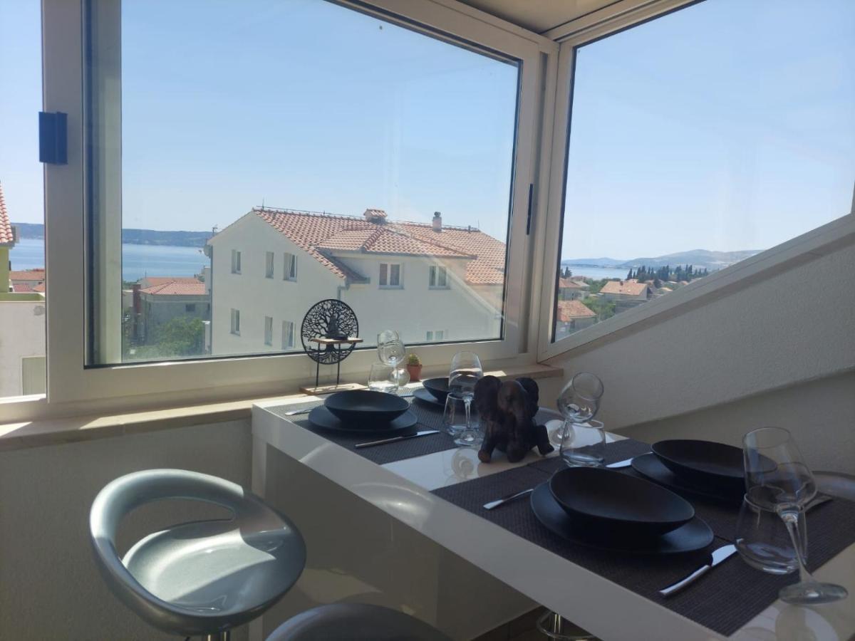 Top Floor Apartment With Sea View Kastela Exterior photo