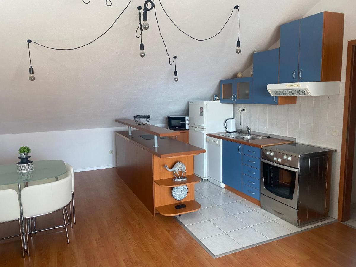 Top Floor Apartment With Sea View Kastela Exterior photo